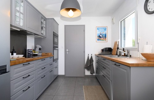 Plouharnel House | 3-Star Holiday Home in Plouharnel with Private Terrace, Garden, and Wi-Fi
