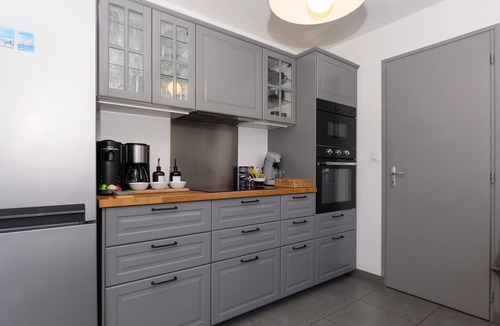 Plouharnel House | 3-Star Holiday Home in Plouharnel with Private Terrace, Garden, and Wi-Fi