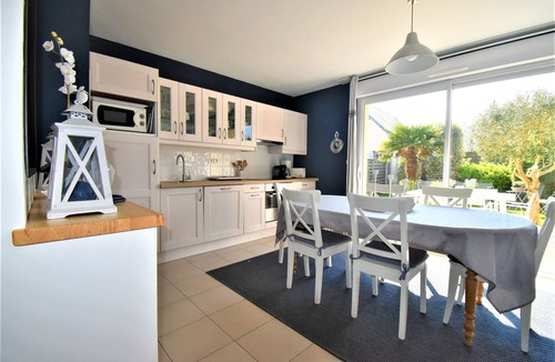 Agon-Coutainville House | 300 M FROM THE SEA SUPERB, BRIGHT, WELCOMING HOUSE ENCLOSED WOODED GARDEN