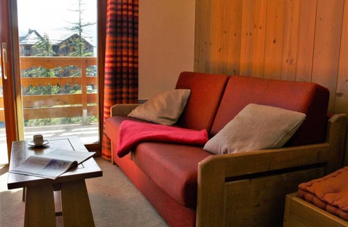 Risoul Apartment | 300m from resort center, 3rd floor, swimming pool, sauna, balcony, tv, ski locker, 30m², Risoul