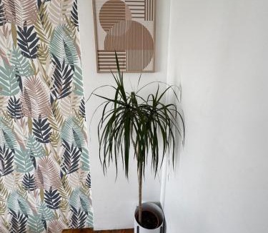 Secteur 3 Apartment | 306 Beauvert free parking