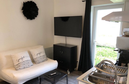 Saint-Witz Apartment | 32m² studio in Saint-Witz, CDG, Astérix, Parc Expo “You are welcome"
