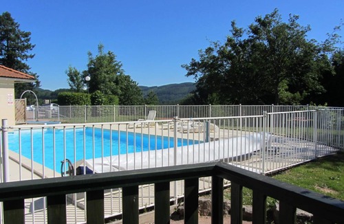 Les Noes Cottage | 35m² Chalet with Private Terrace and Pets Allowed