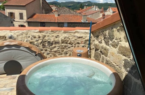 Langeac Bed & Breakfast | 38sqm Terrace Jacuzzi | Historic CityCenter | AC