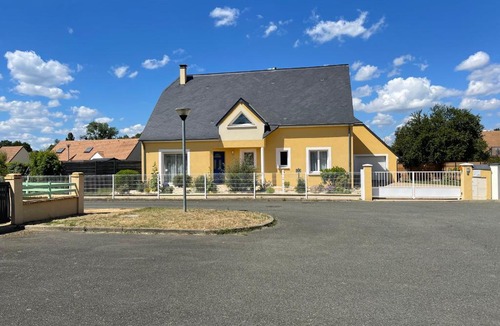 Roeze-sur-Sarthe House | 4 chambres à 15 min du circuit des 24H du Mans dans maison