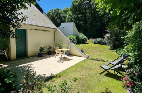 Gourin Apartment | 4* design studio with terrace and garden access