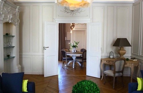 Beaune City Centre Apartment | 41 Maufoux BY COLIN BRUNO