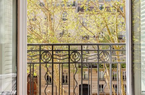 Champs-Elysees Apartment | 4BR Parisian Chic Getaway - Eiffel & Seine Walks