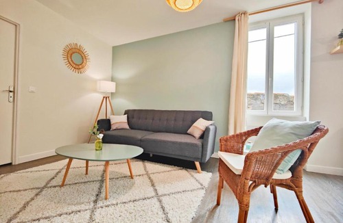 Riom Apartment | 4en1 17 personnes Max Stationnement proche & gratuit Wifi