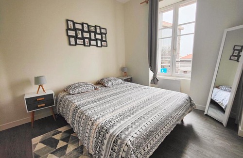 Riom Apartment | 4en1 17 personnes Max Stationnement proche & gratuit Wifi