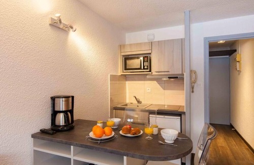 Chantemerle Apartment | 4th floor, balcony, parking, tv, ski locker, 17m², Serre Chevalier