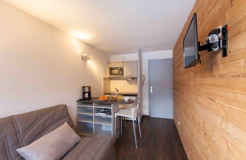 Chantemerle Apartment | 4th floor, balcony, parking, tv, ski locker, 17m², Serre Chevalier