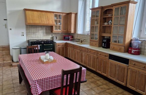 Langoelan House | 5 bedroom house with games room, garden and terracen