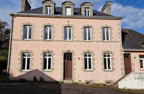 Langoelan House | 5 bedroom house with games room, garden and terracen