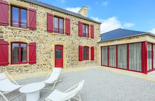 Saint-Sauveur-le-Vicomte House | 5-star gîte with indoor pool, spa, sauna, gym and games room