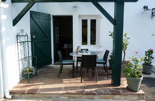Saint-Pee-sur-Nivelle Apartment | 50 m² renovated apartment in Basque house
