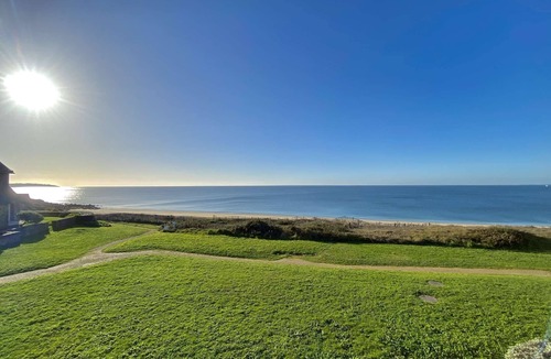 Arzon Apartment | 6-person apartment with breathtaking sea views for vacation rental