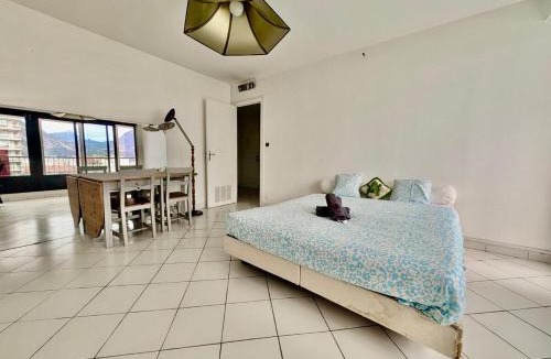 Quartier des Eaux-Claires Apartment | 80 m2 - 8th Floor with Free Parking - 5 guests