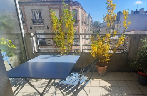 Les Lilas Apartment | 90 m2 chic, cosy, bright, modern, 6 mn from Paris on foot, 3 mn from the metro