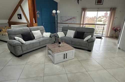Vignoles Apartment | A 3-star apartment, quiet, spacious, and bright, located in a village 5 km from Beaune.