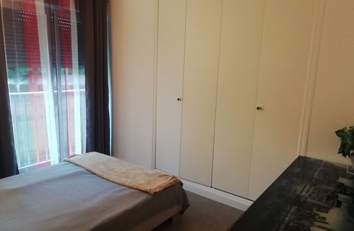 Senlis Bed & Breakfast | A Beautiful Room for you/Nice Room for your short Stay.