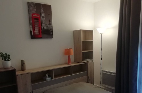 Senlis Bed & Breakfast | A Beautiful Room for you/Nice Room for your short Stay.