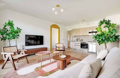 Clichy Apartment | A Bright 3-BR/2BA in Clichy