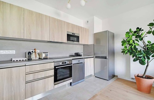 Clichy Apartment | A Bright 3-BR/2BA in Clichy