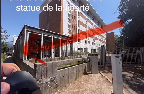 Secteur 4 Apartment | A chalet in downtown Grenoble—air conditioning, secure parking