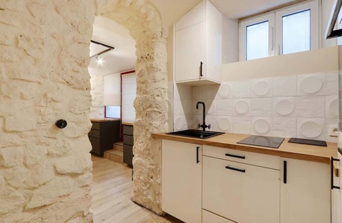 Montmartre House | A Cosy 1-BR/1BA Duplex in Montmartre
