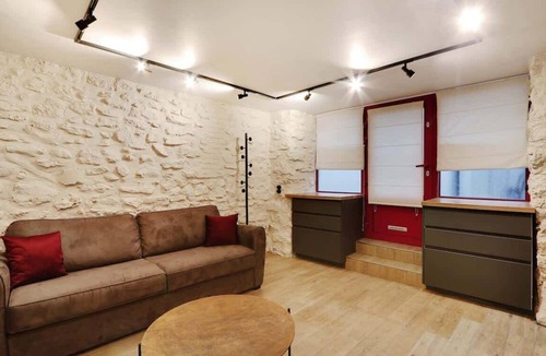 Montmartre House | A Cosy 1-BR/1BA Duplex in Montmartre