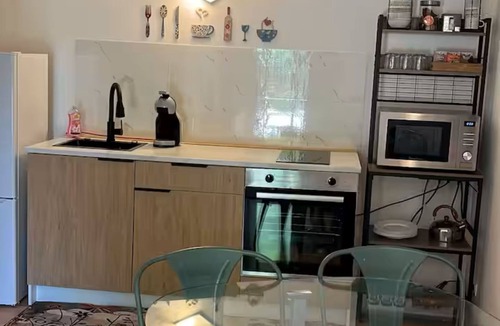 Caussade Apartment | A cozy little nest surrounded by lush greenery—sleeps 4