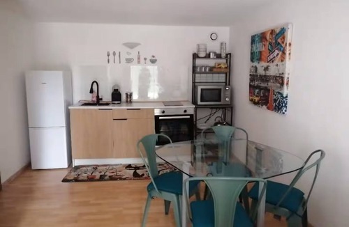 Caussade Apartment | A cozy little nest surrounded by lush greenery—sleeps 4
