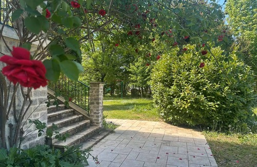 Caussade Apartment | A cozy little nest surrounded by lush greenery—sleeps 4
