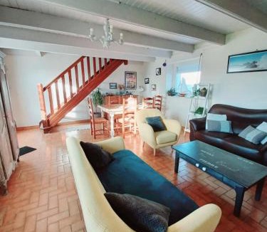 Cleder House | A l'abri d'un Tamaris