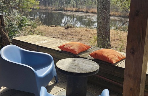 Leon Ski Chalet | A little paradise beneath the pine trees. Air-conditioned. Large covered terrace