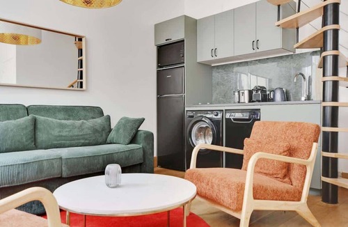 Quartier des Grandes-Carrieres Apartment | A Lovely Duplex in Montmartre