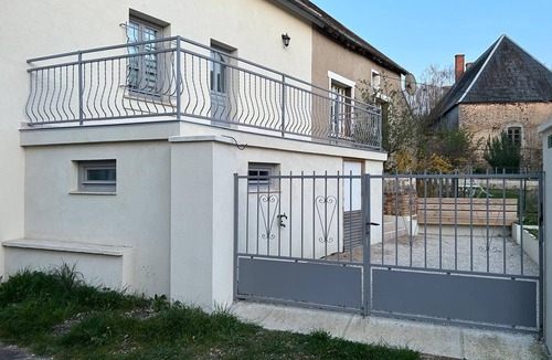 Dampierre-sous-Bouhy House | A lovely, spacious, quiet house with a charming little yard