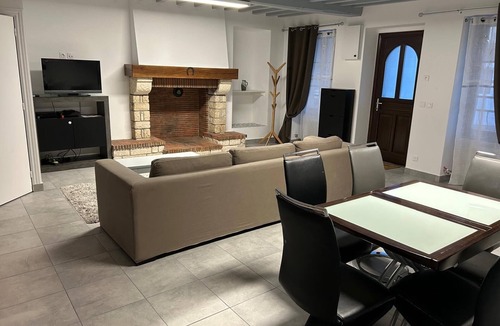 Dampierre-sous-Bouhy House | A lovely, spacious, quiet house with a charming little yard