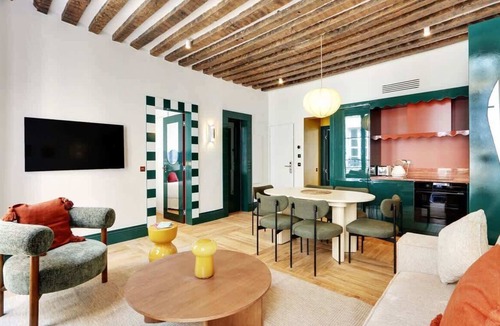 Quartier de la Monnaie Apartment | A Picturesque 2-BR/2-BA w. Services in St-Germain