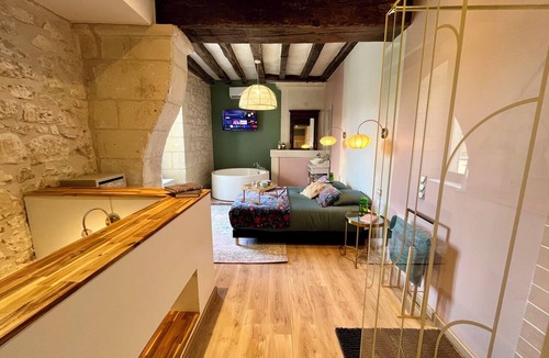 Crouzilles House | A romantic getaway and ancient stones - CLIM - BALNEO - SAUNA - castle tours