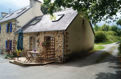 Plougastel-Daoulas House | A small house in the countryside