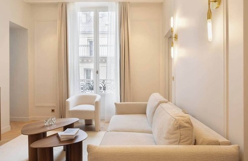 Madeleine Apartment | A Sophisticated 1-BR with Services in La Madeleine