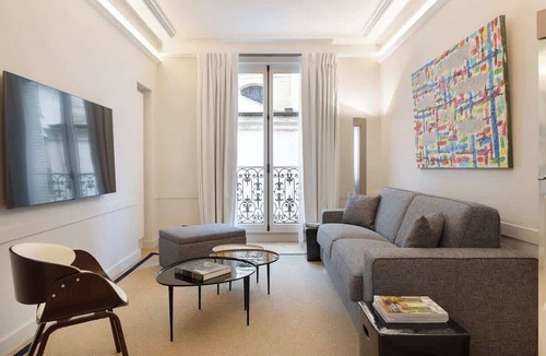 Saint-Thomas-d'Aquin Apartment | A Splendide 3-BR/3BA close to Le Bon Marché