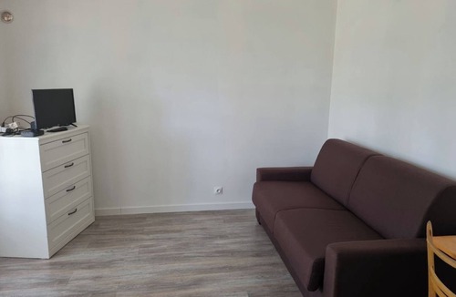 Saint-Chamarand Apartment | A studio in the N1 domain