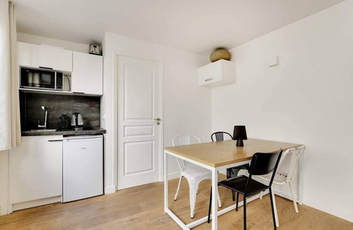 Gaillon Apartment | A Stunning 1-BR Apartment close to the Louvre