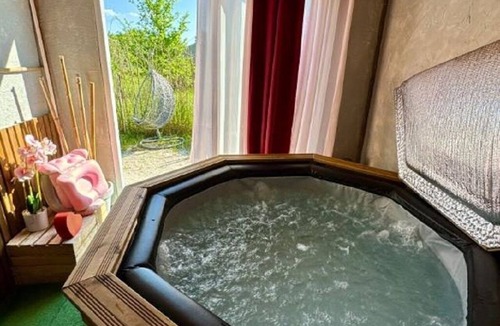 Bieujac Ski Chalet | A UNIQUE EXPERIENCE AT THE ZEN CHALET WITH A SPA AND POOL
