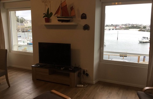 Audierne Apartment | A WATERFRONT APARTMENT WITH BEAUTIFUL WIFI SERVICES