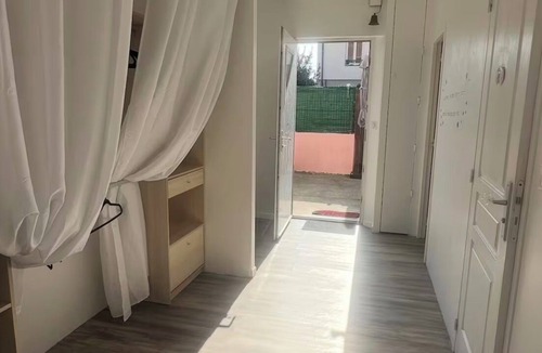 Montlucon Apartment | Aaron's'Open Space
