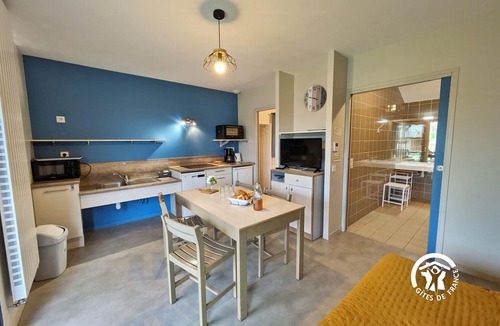 Villiers-Charlemagne Cottage | Accessible Fishing Chalet for 4-6 with Private Deck, Kids' Play Area, and Games Room